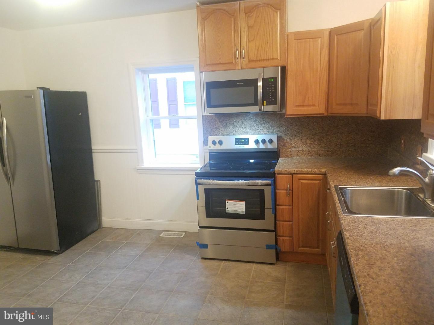 529 Democrat Road Gibbstown, NJ 08027 - Photo 15 of 28 Kitchen