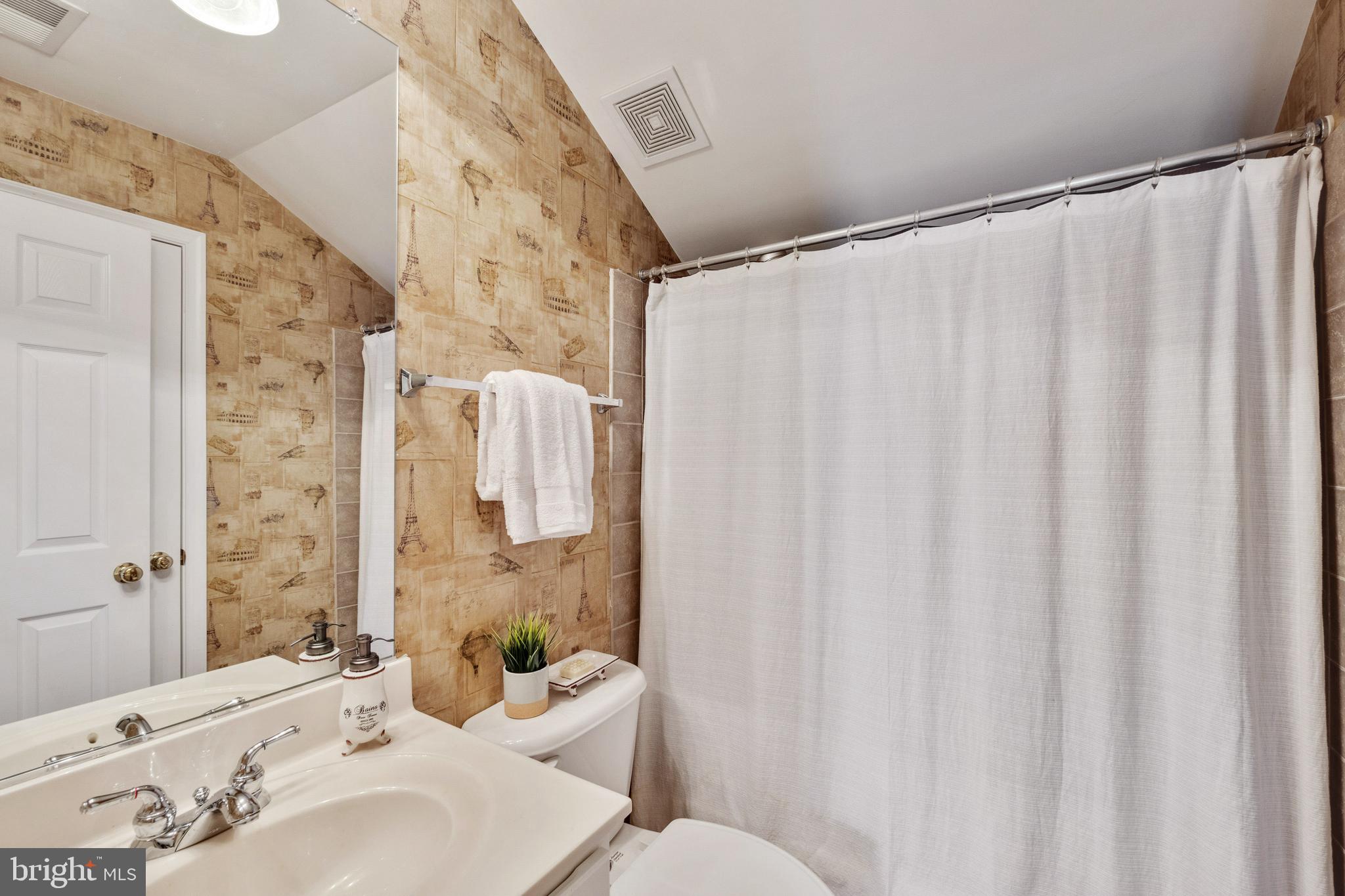8701 Lords View Loop Gainesville, VA 20155 - Photo 35 of 49 Gallery Image 35