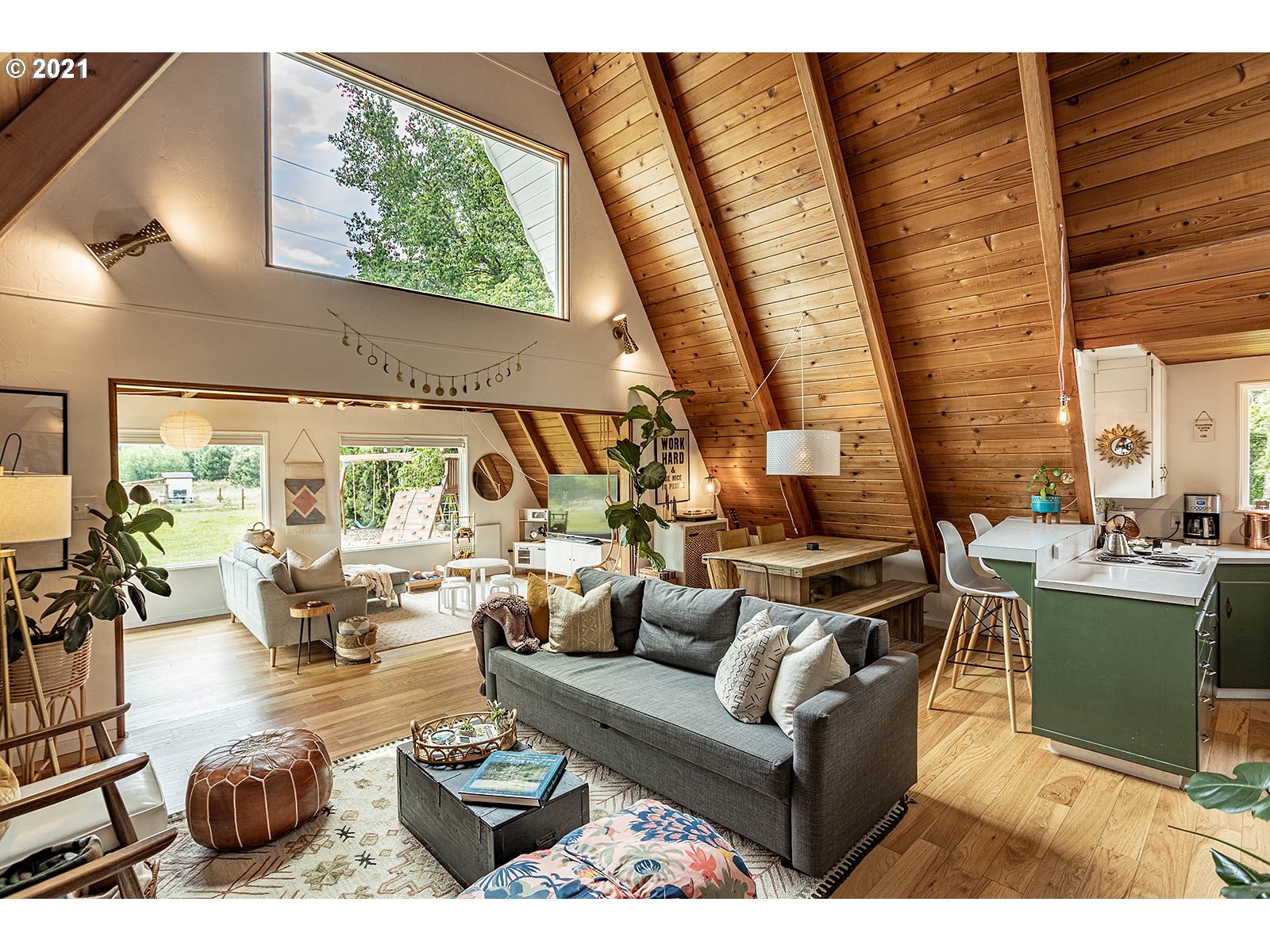 920 Thistle Road Hood River, OR 97031 - Photo 12 of 32 Gallery Image 12
