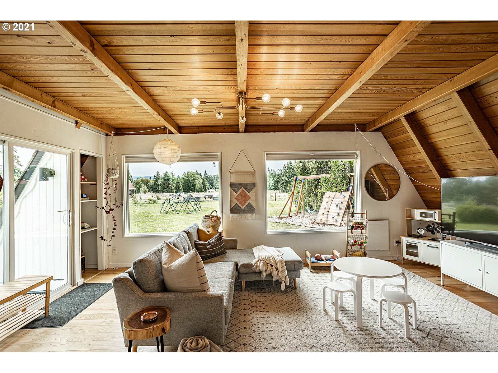 920 Thistle Road Hood River, OR 97031 - Photo 16 of 32 Gallery Image 16