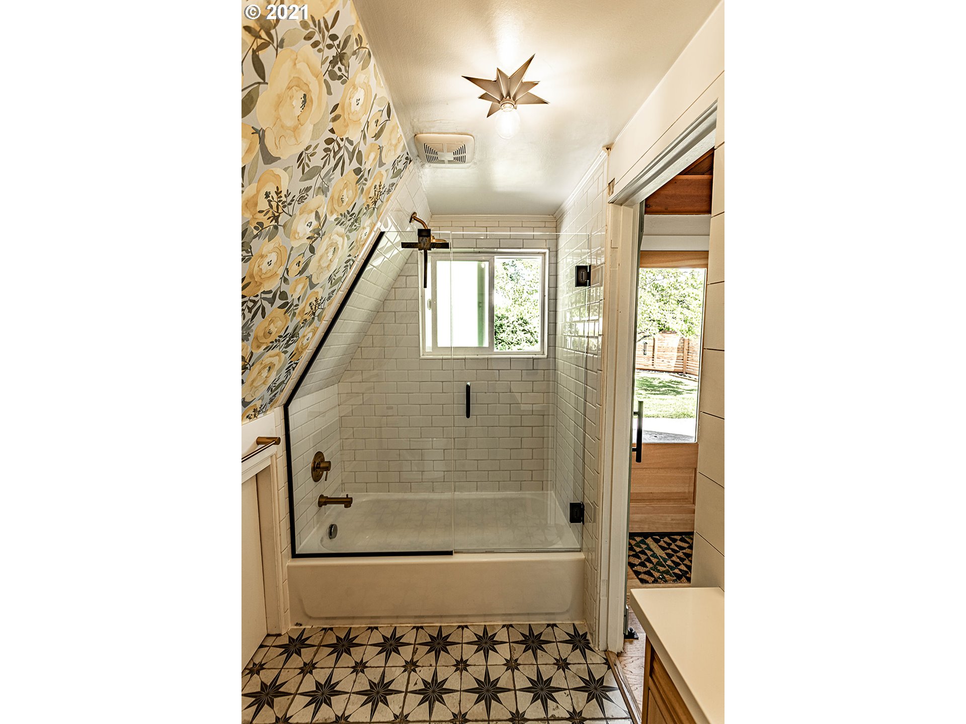 920 Thistle Road Hood River, OR 97031 - Photo 20 of 32 Gallery Image 20