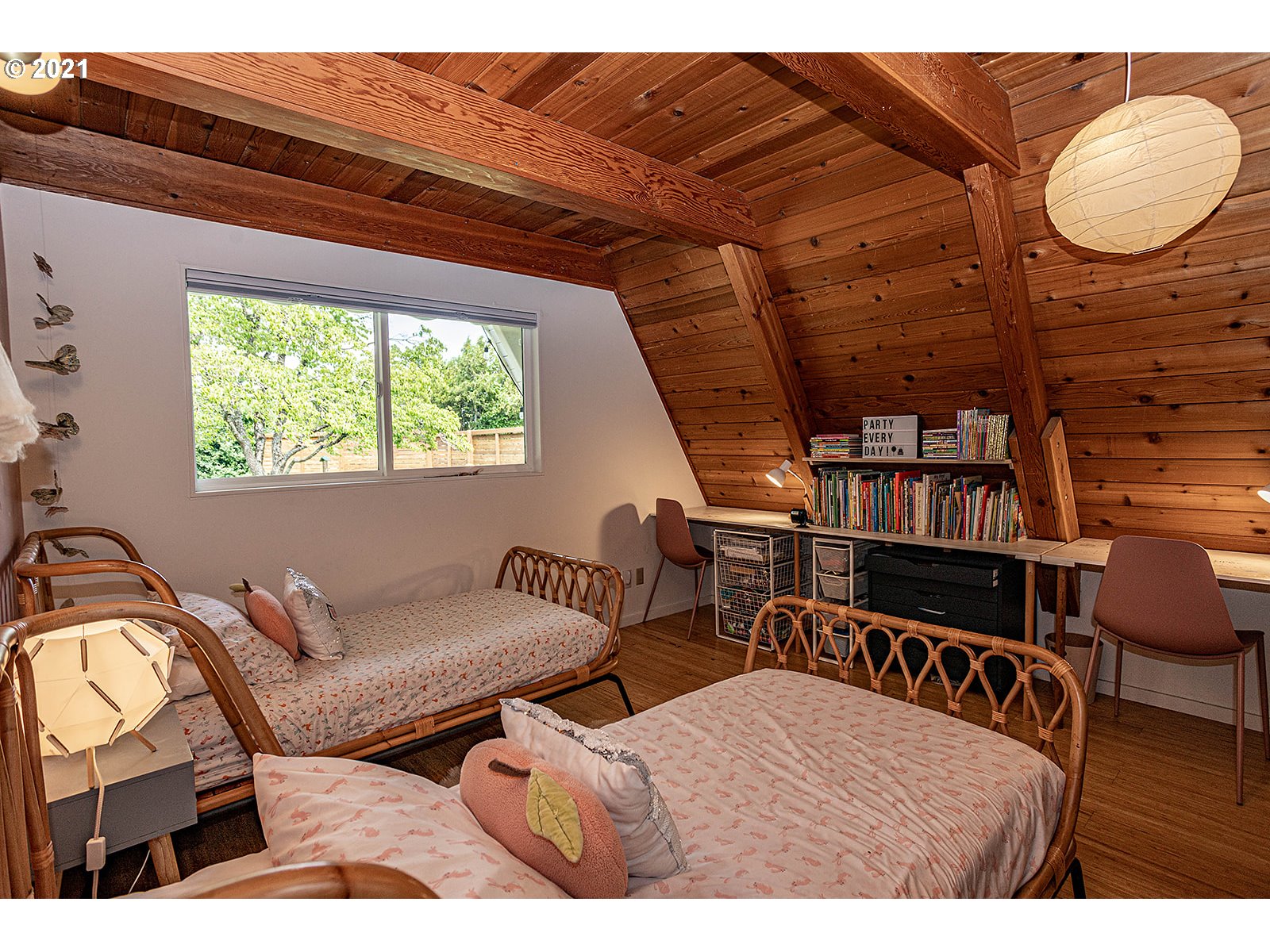 920 Thistle Road Hood River, OR 97031 - Photo 25 of 32 Gallery Image 25