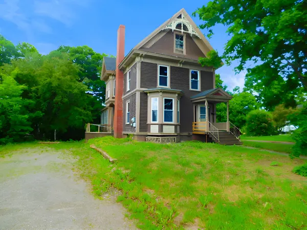 $103,000 | 10 Elm Street, Houlton, ME 04730