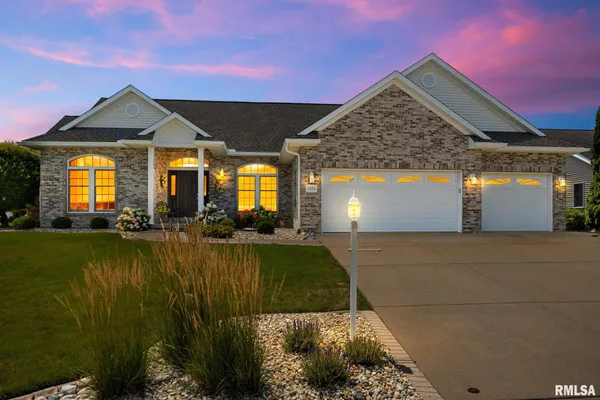$475,000 | 1930 Chestnut Lane, Washington, IL 61571