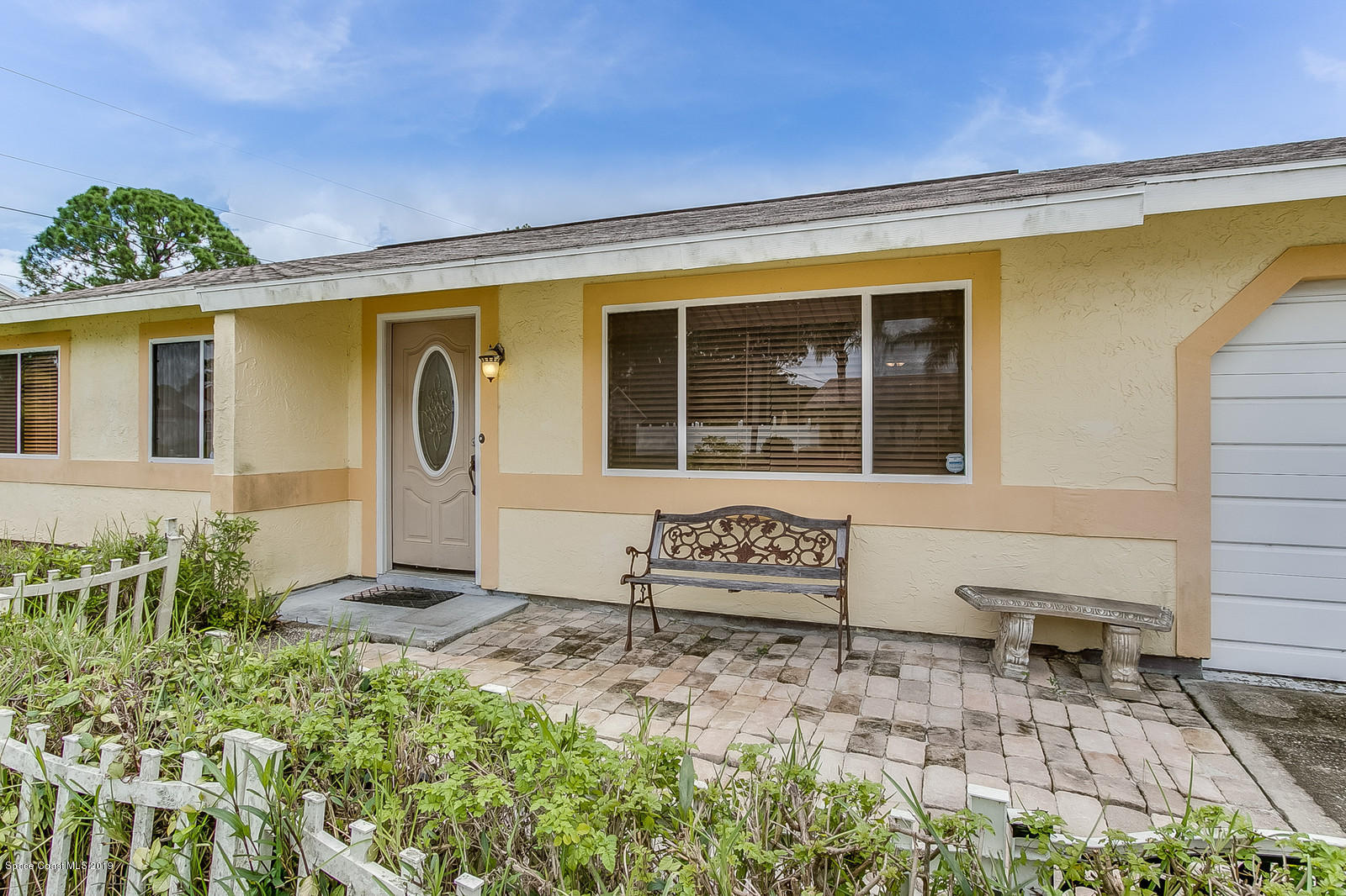 639 Furth Road Northwest Palm Bay, FL 32907 - Photo 2 of 22 a front view of a house with garden