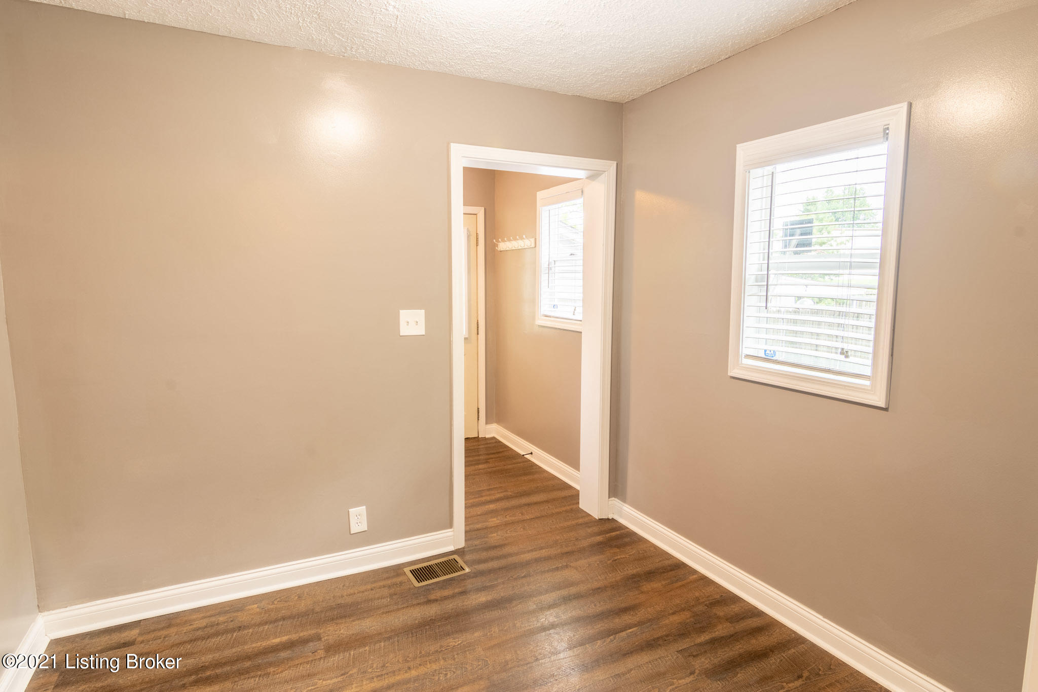 4706 Dohn Road Louisville, KY 40216 - Photo 12 of 32 4706 Dohn Rd