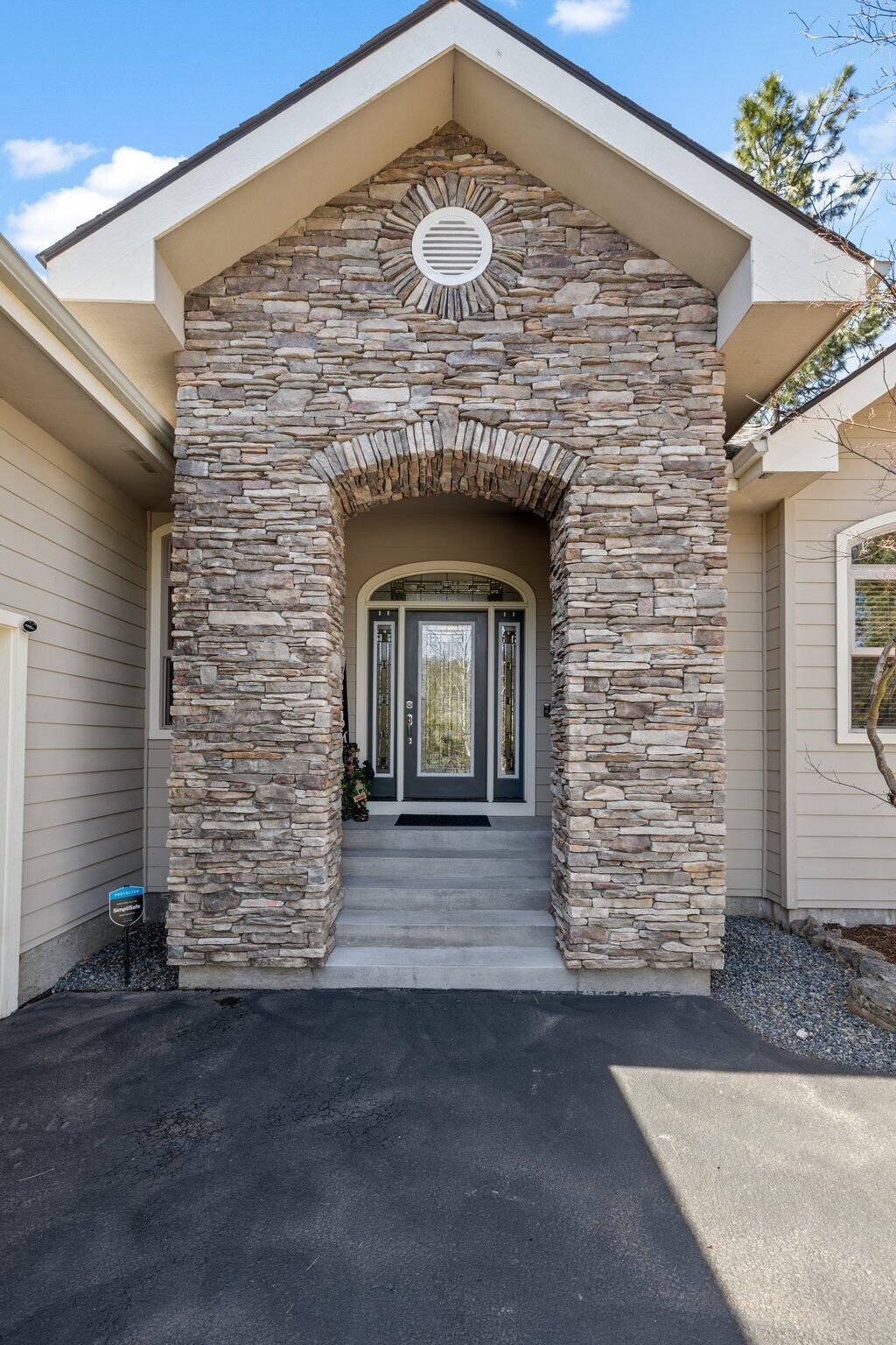 4730 Murrelet Road Klamath Falls, OR 97601 - Photo 2 of 36 7-web-or-mls-_D9A8687