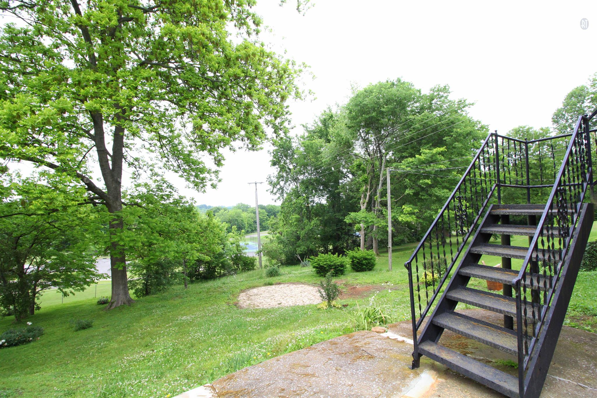 511 3rd Avenue West Springfield, TN 37172 - Photo 12 of 14 Steps leading up to the back deck.