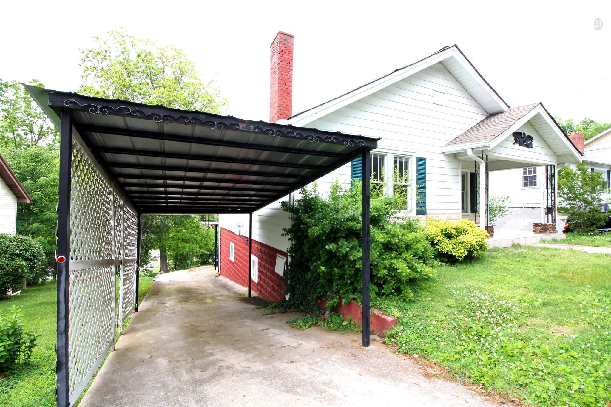 511 3rd Avenue West Springfield, TN 37172 - Photo 14 of 14 Car port on the concrete driveway.