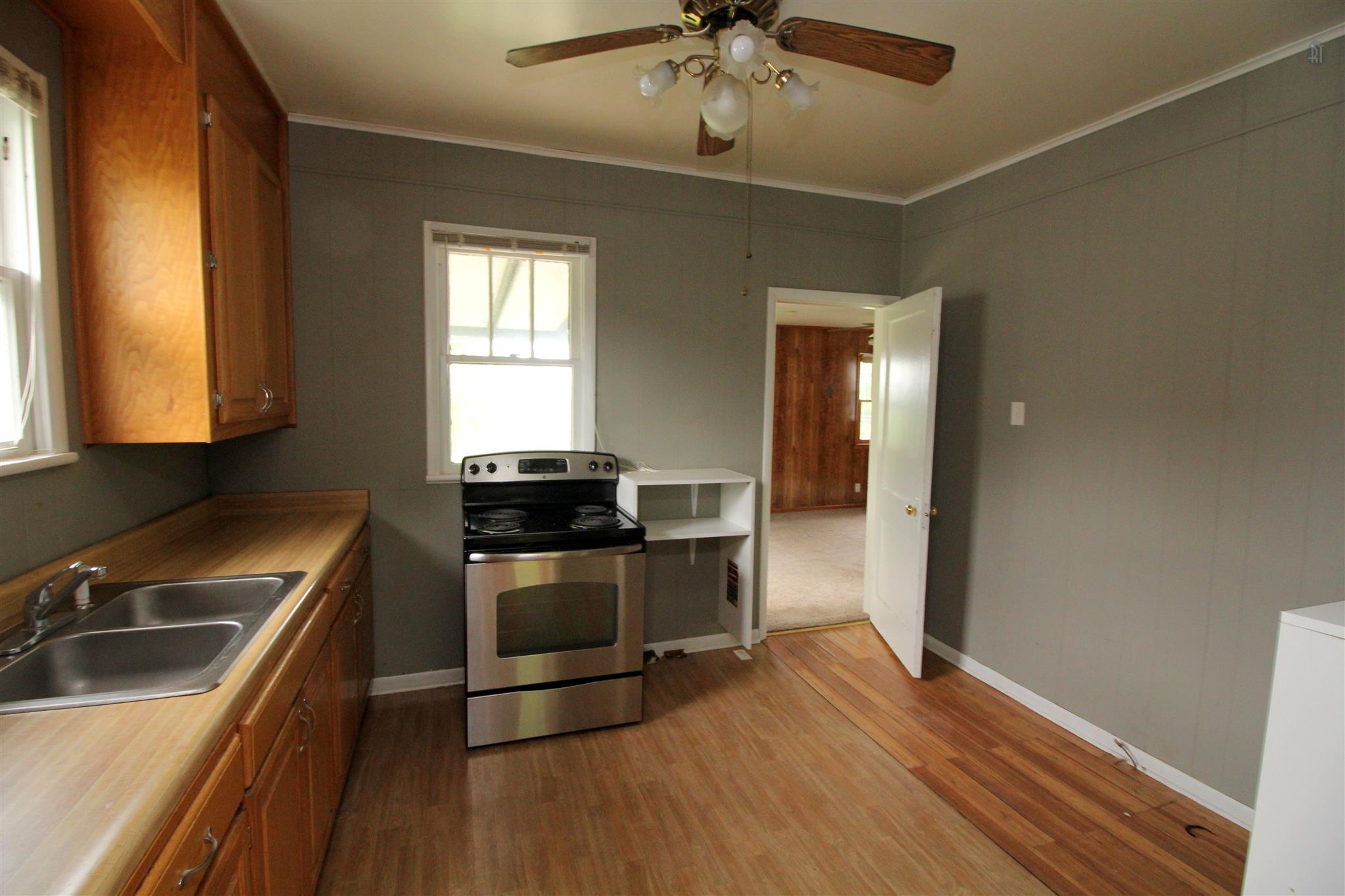 511 3rd Avenue West Springfield, TN 37172 - Photo 7 of 14 Kitchen leads into the large den at the back of the house.