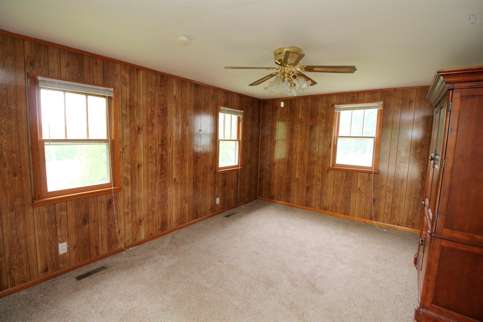 511 3rd Avenue West Springfield, TN 37172 - Photo 9 of 14 Large Den off the back of the house with lots of natural light.