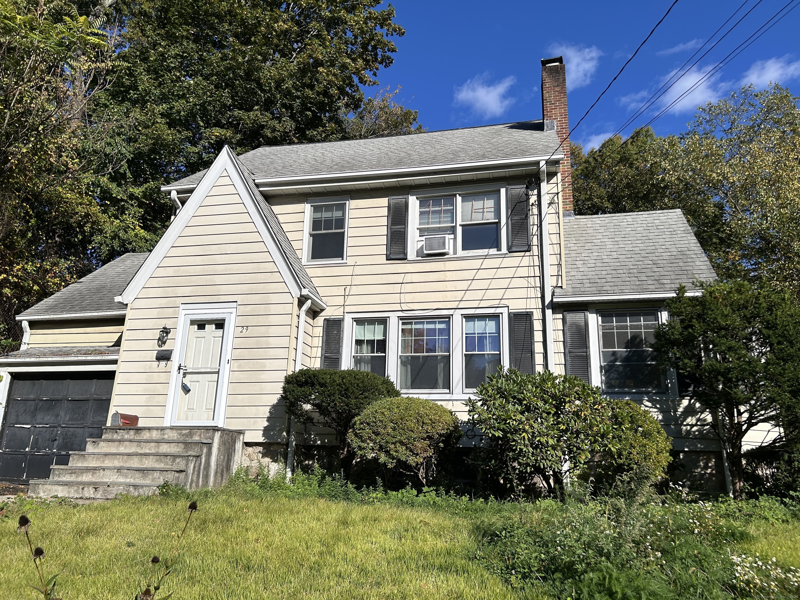 a view of a house with a yard and plants