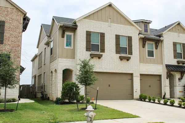 $369,900 | 6567 Scarlet Pond Lane, Fulshear, TX 77441