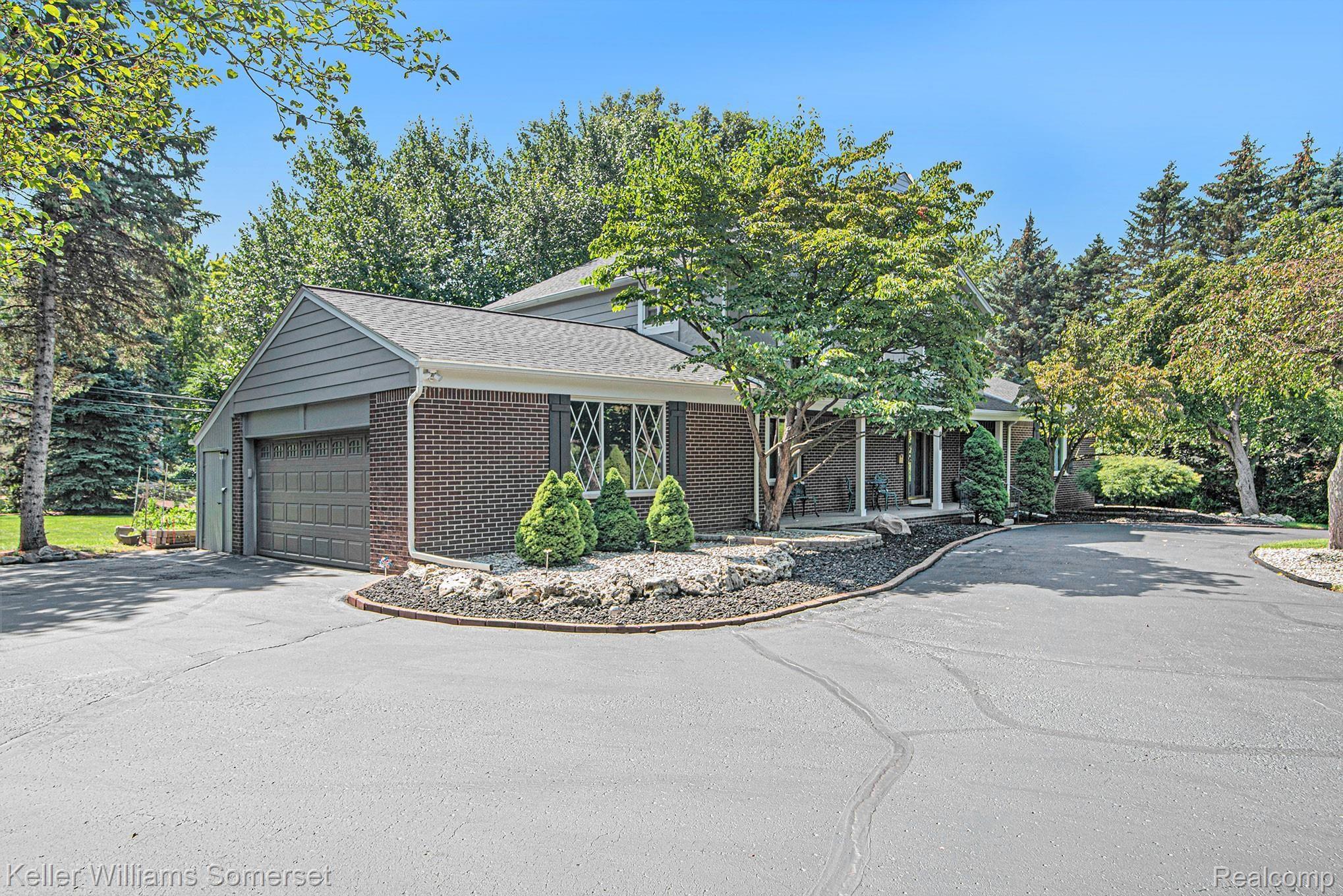 2931 West Avon Road Rochester, MI 48309 - Photo 2 of 49 2.jpg