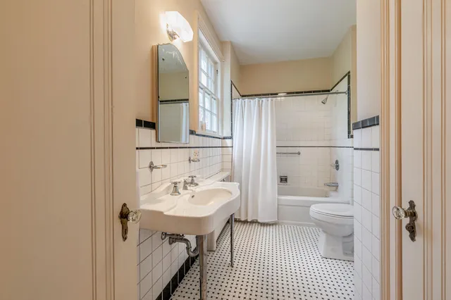 $1,400,000 | 70 Golf Crse Lane, Trion, GA 30753