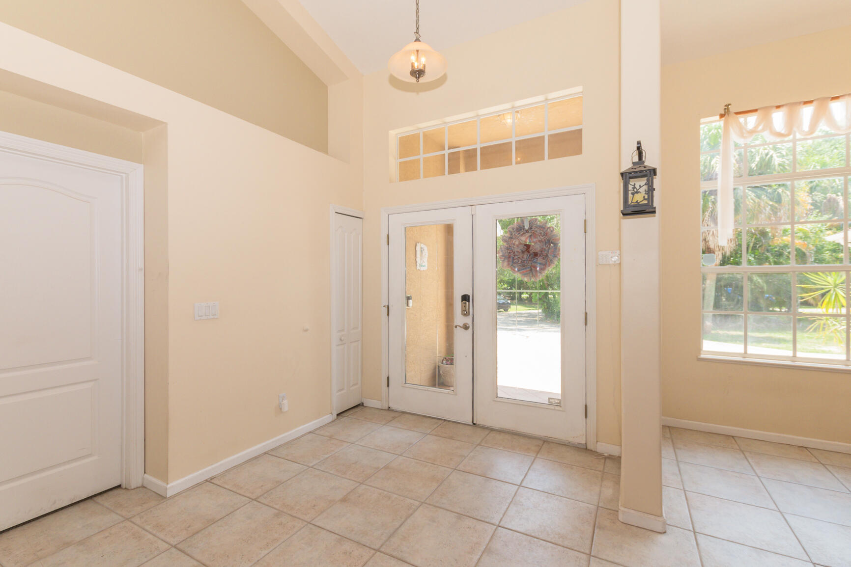 2681 Coolidge Road Fort Pierce, FL 34945 - Photo 5 of 47 entryway