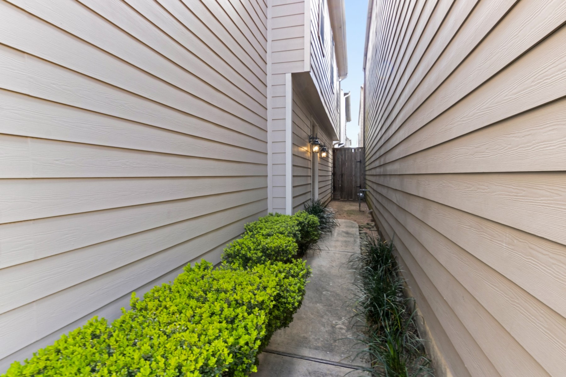 2917 Clinton Drive Houston, TX 77020 - Photo 5 of 24