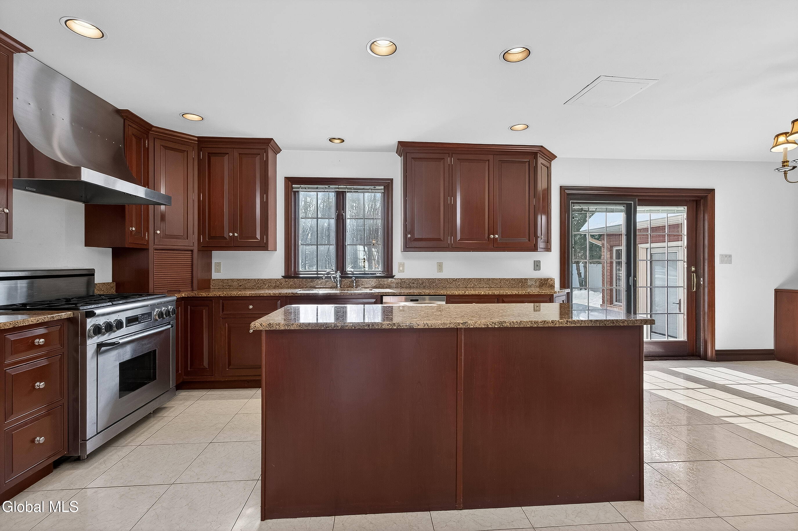 8 Malden Lane Bethlehem, NY 12054 - Photo 26 of 80 068-8-Maiden-Ln_delmar-NY-12054