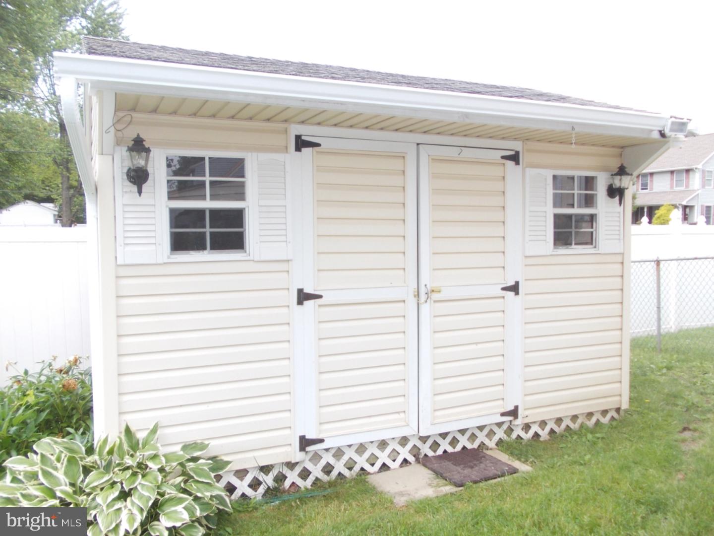 14 Umber Road Levittown, PA 19056 - Photo 19 of 22 Gallery Image 19