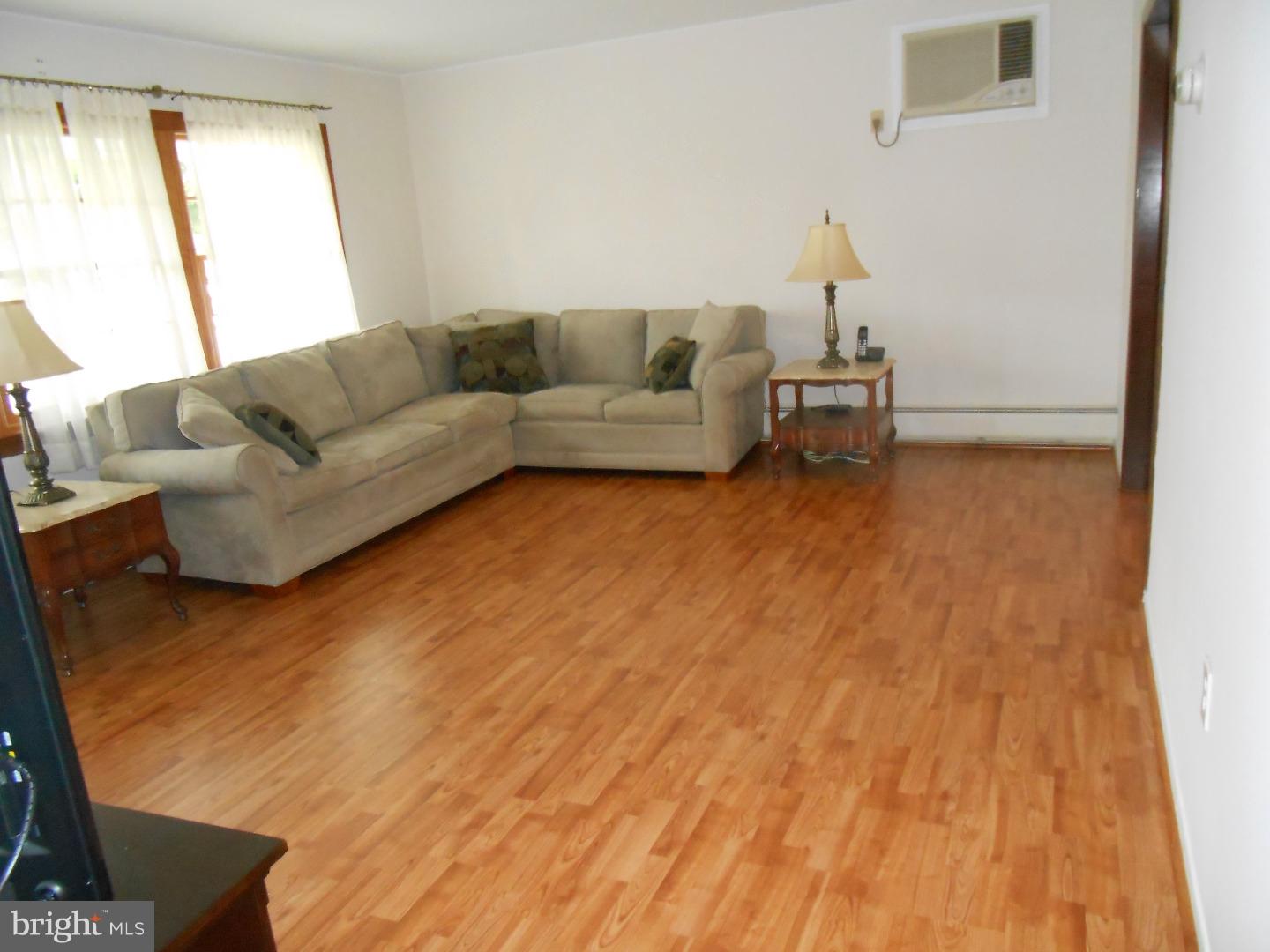 14 Umber Road Levittown, PA 19056 - Photo 5 of 22 Gallery Image 5