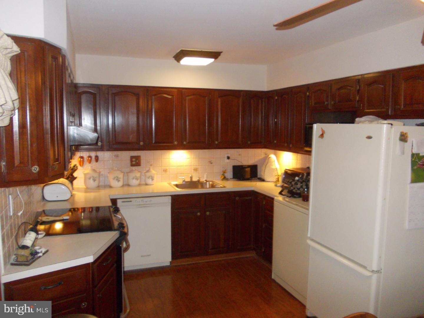 14 Umber Road Levittown, PA 19056 - Photo 8 of 22 Kitchen