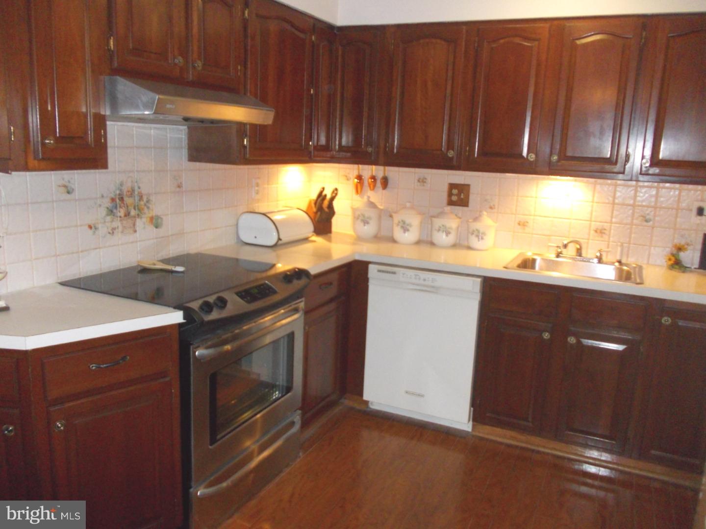 14 Umber Road Levittown, PA 19056 - Photo 9 of 22 Kitchen