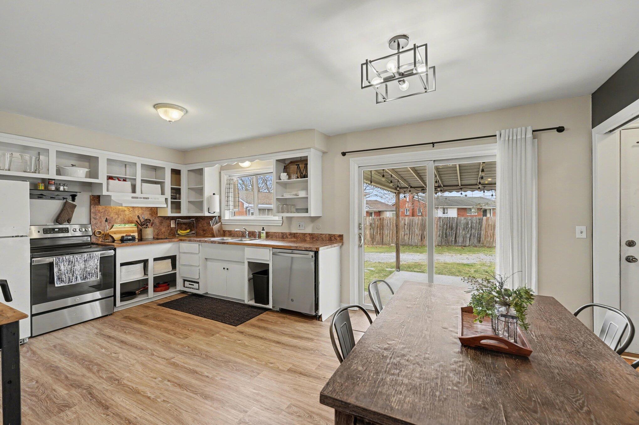 7725 North Henry Ruff Road Westland, MI 48185 - Photo 8 of 28 007_file_8117