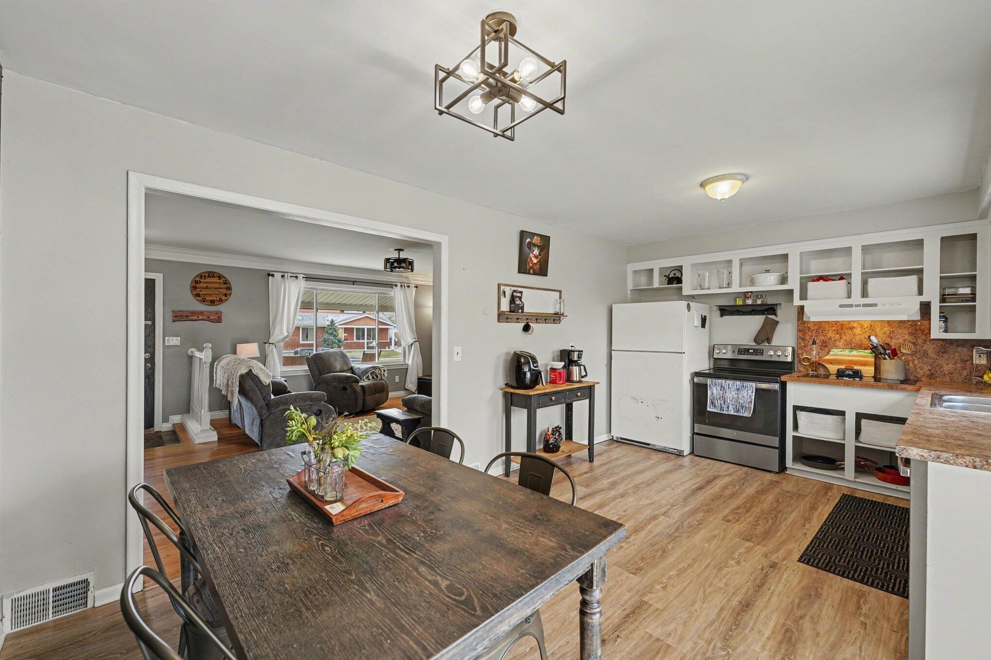 7725 North Henry Ruff Road Westland, MI 48185 - Photo 9 of 28 008_file_2450