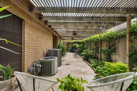 $800,000 | 7416 Kelving Street, Houston, TX 77030