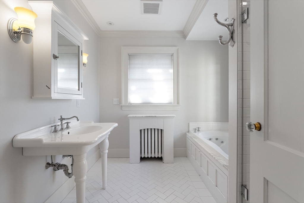 20 Winthrop Road Lexington, MA 02421 - Photo 18 of 33 a bathroom with a bathtub sink and mirror