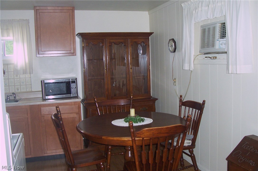 1750 Red Bird Road Madison, OH 44057 - Photo 8 of 25 Dining area