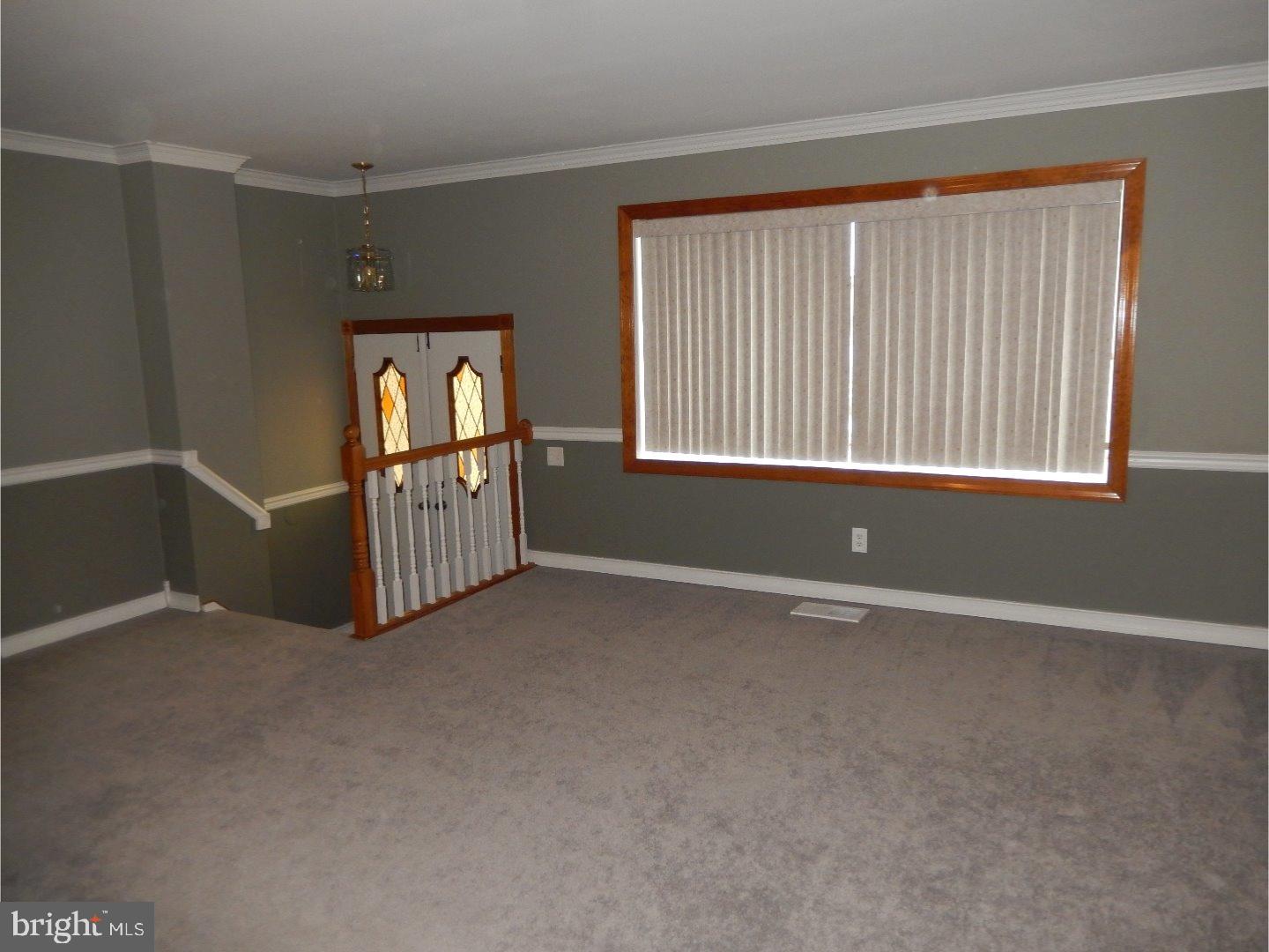 12662 Chilton Road Philadelphia, PA 19154 - Photo 7 of 25 Living Room