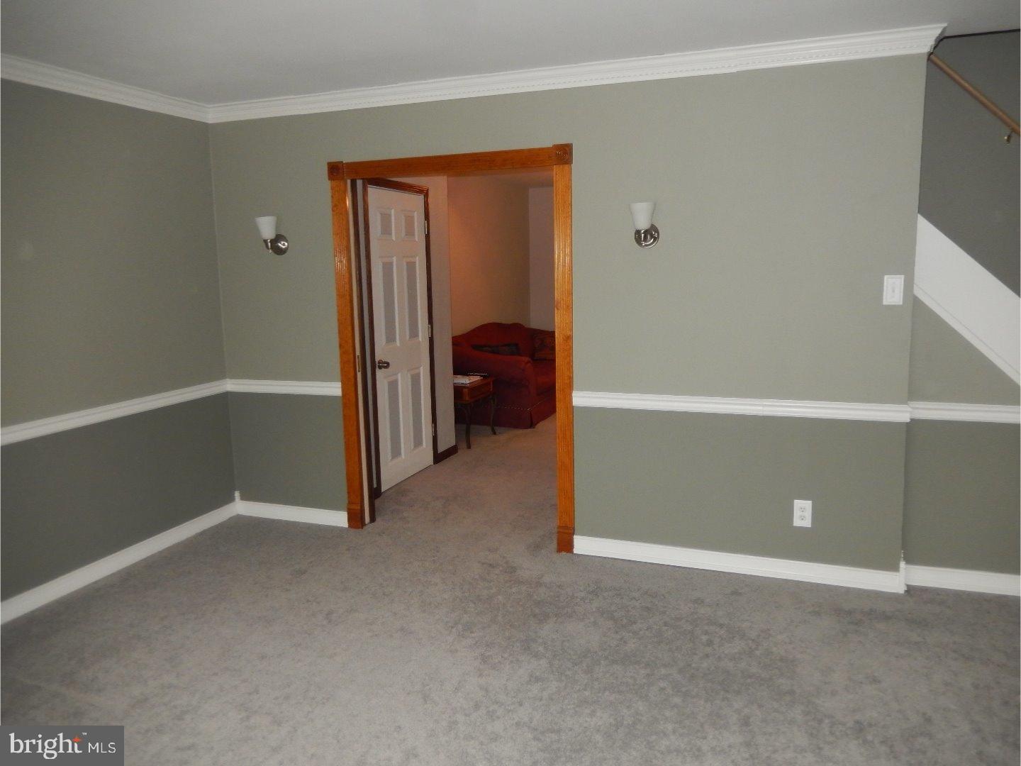 12662 Chilton Road Philadelphia, PA 19154 - Photo 9 of 25 Living Room
