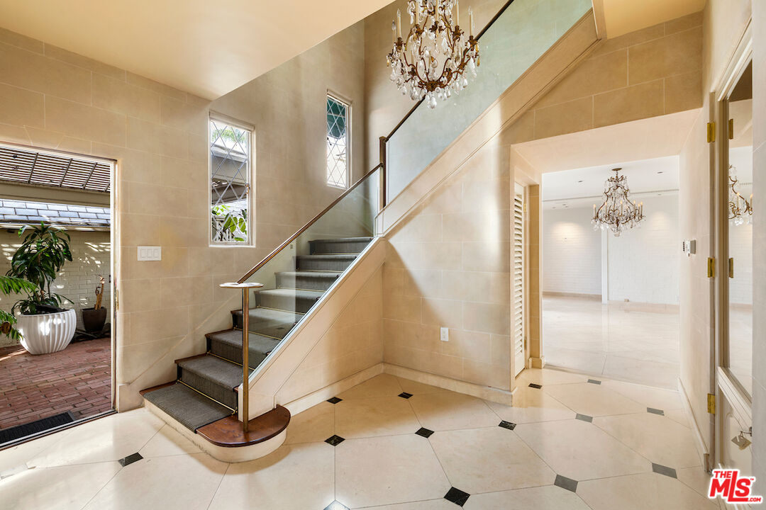 9679 Charleville Boulevard Beverly Hills, CA 90212 - Photo 15 of 32