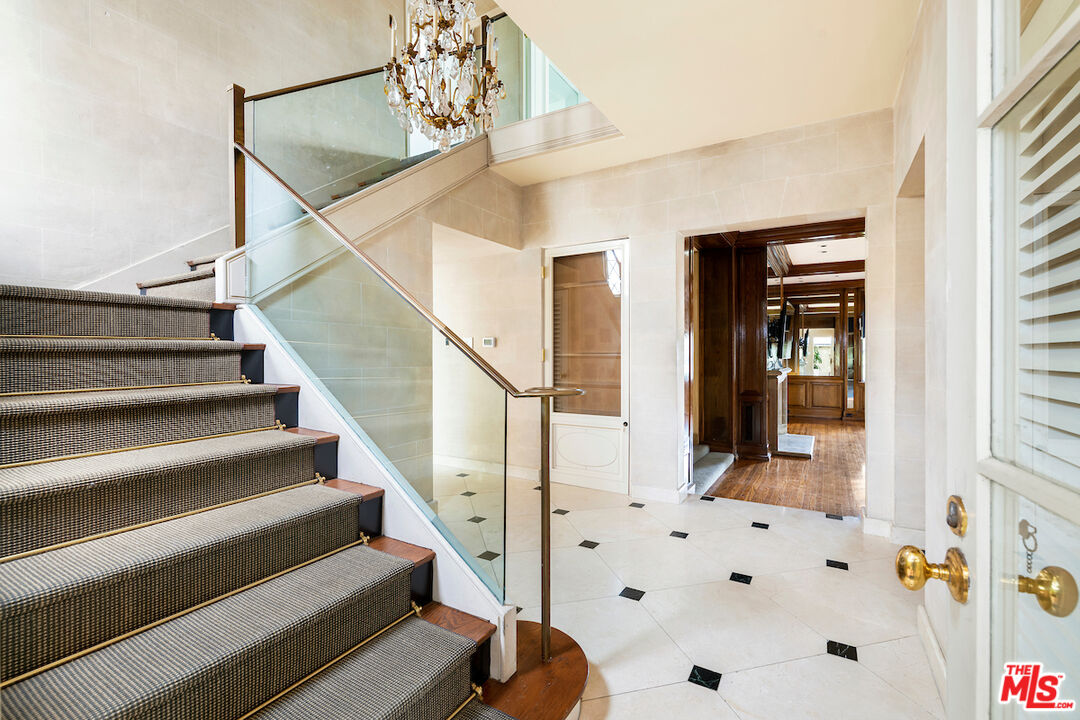 9679 Charleville Boulevard Beverly Hills, CA 90212 - Photo 16 of 32