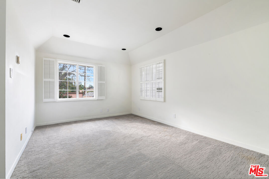 9679 Charleville Boulevard Beverly Hills, CA 90212 - Photo 18 of 32