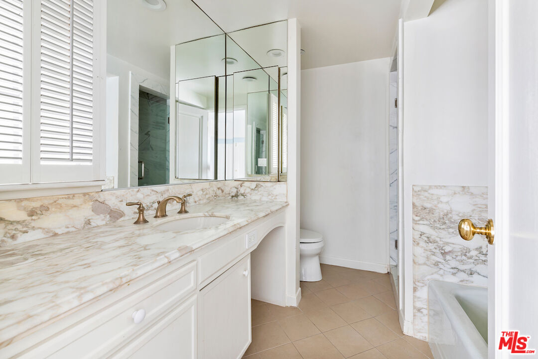 9679 Charleville Boulevard Beverly Hills, CA 90212 - Photo 21 of 32