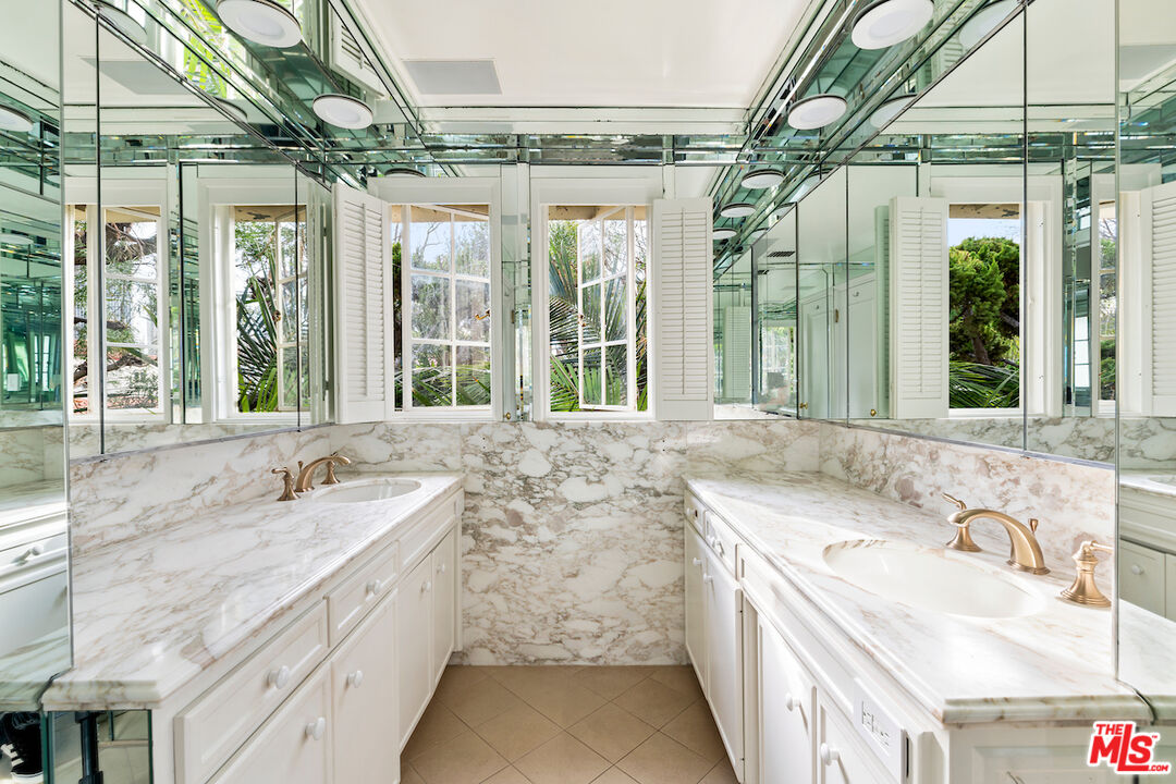 9679 Charleville Boulevard Beverly Hills, CA 90212 - Photo 24 of 32