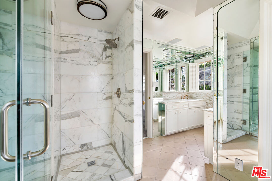 9679 Charleville Boulevard Beverly Hills, CA 90212 - Photo 26 of 32