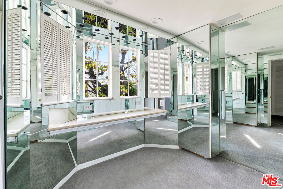 9679 Charleville Boulevard Beverly Hills, CA 90212 - Photo 28 of 32