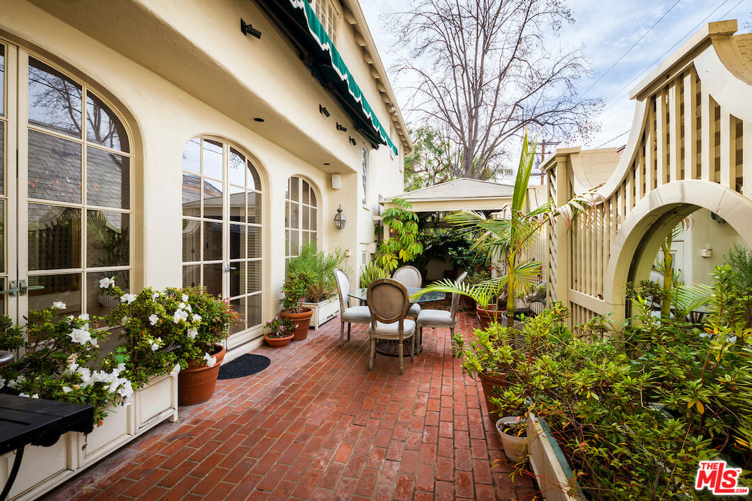 9679 Charleville Boulevard Beverly Hills, CA 90212 - Photo 29 of 32