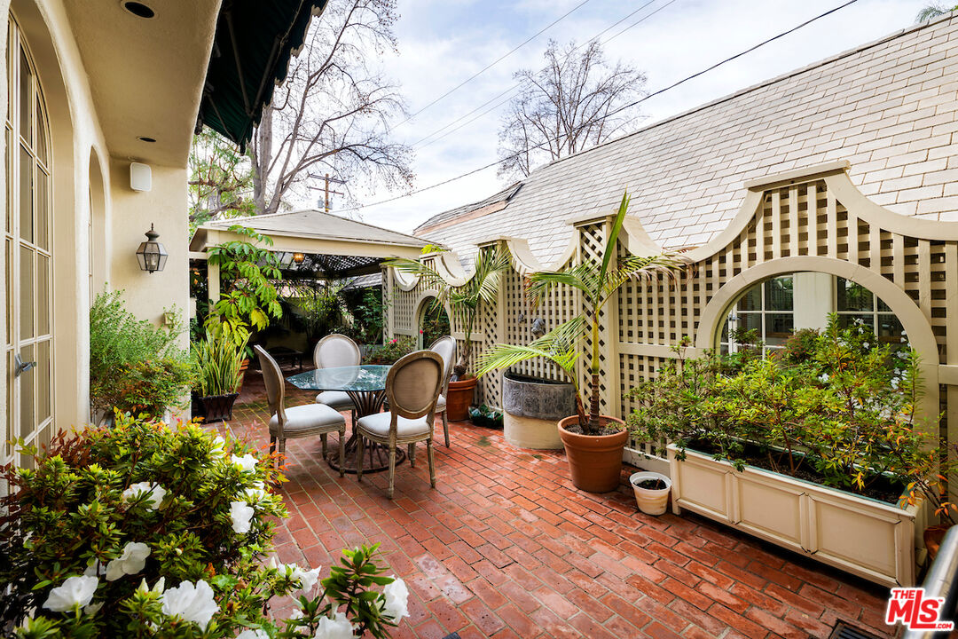 9679 Charleville Boulevard Beverly Hills, CA 90212 - Photo 30 of 32