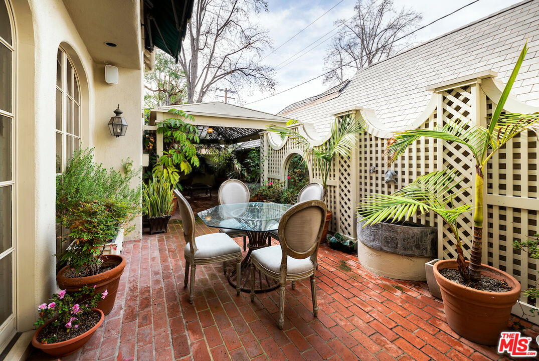 9679 Charleville Boulevard Beverly Hills, CA 90212 - Photo 31 of 32