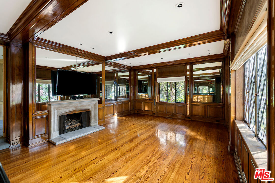 9679 Charleville Boulevard Beverly Hills, CA 90212 - Photo 4 of 32