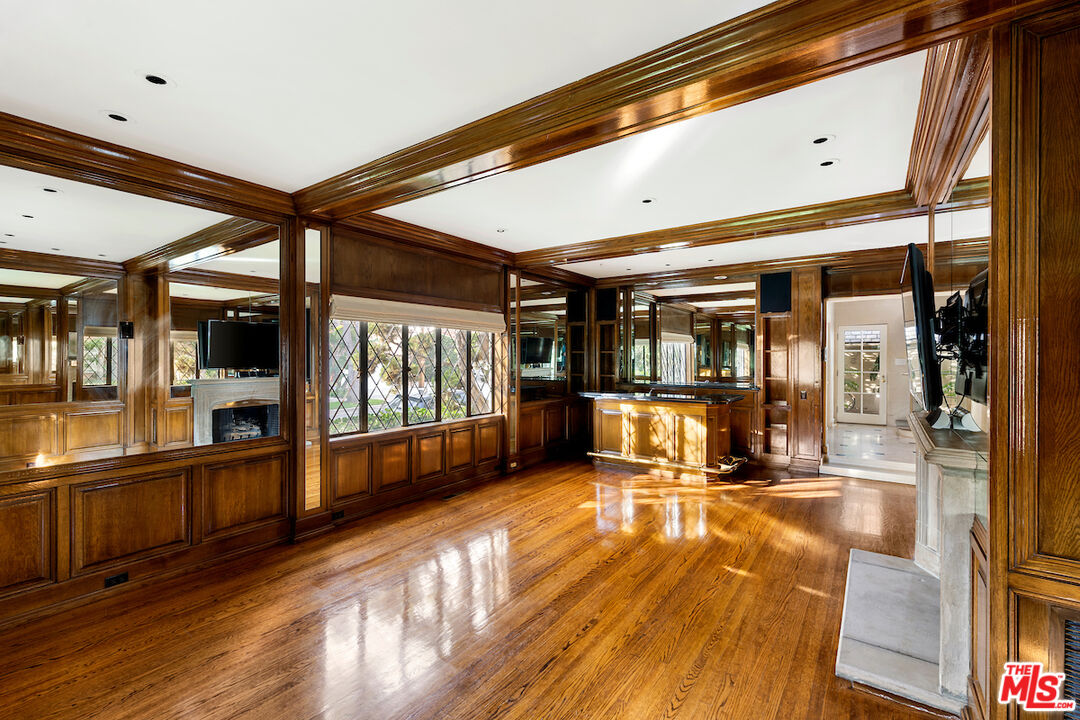 9679 Charleville Boulevard Beverly Hills, CA 90212 - Photo 5 of 32