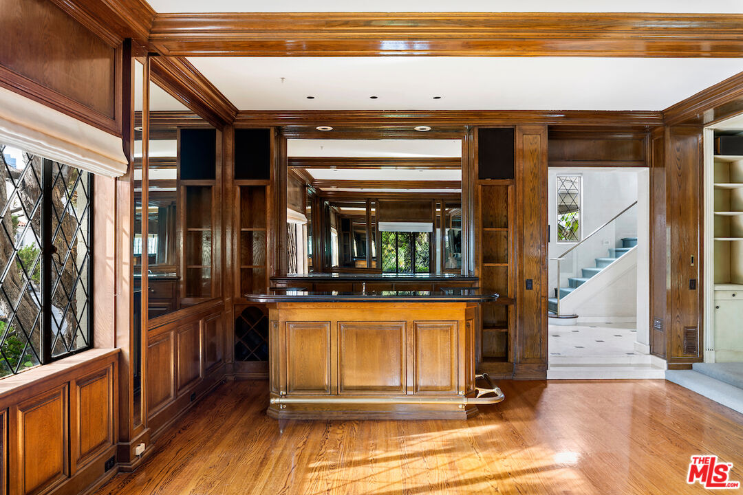 9679 Charleville Boulevard Beverly Hills, CA 90212 - Photo 7 of 32