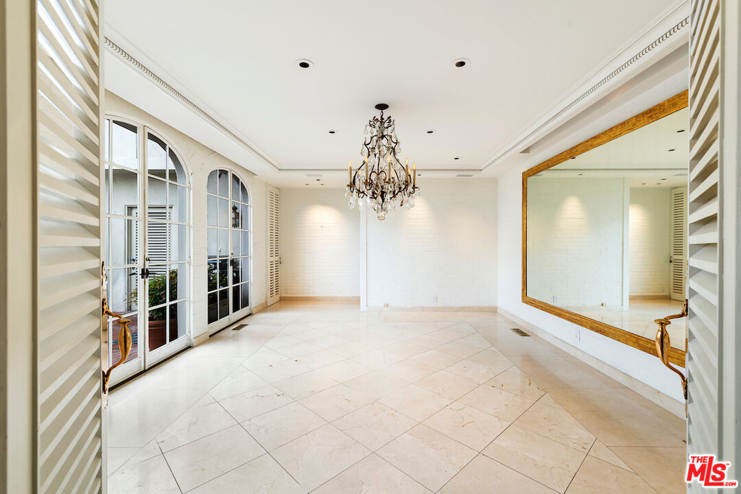 9679 Charleville Boulevard Beverly Hills, CA 90212 - Photo 9 of 32