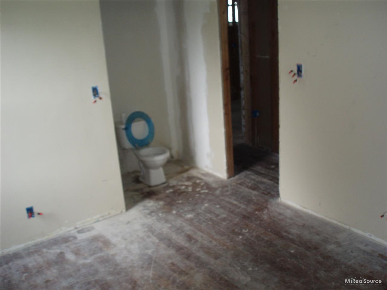 6020 Pointe Tremble Road Algonac, MI 48001 - Photo 28 of 30 31158871-27.JPG