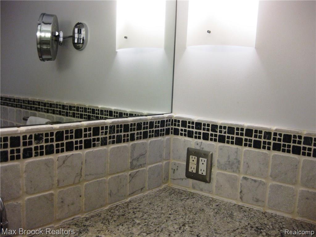 4113 Telegraph Road, Unit 122 Bloomfield Hills, MI 48302 - Photo 42 of 51 Master Bath--Tumbled Marble.jpg