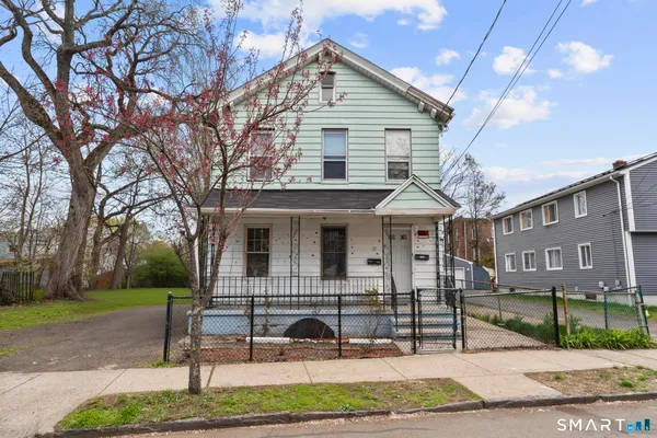 a view of a house with a yard